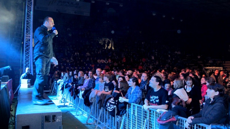 Rockove mrazenie v športovej hale Pasienky navštívilo približne 3000 ludi. 2.12.2011, Bratislava.