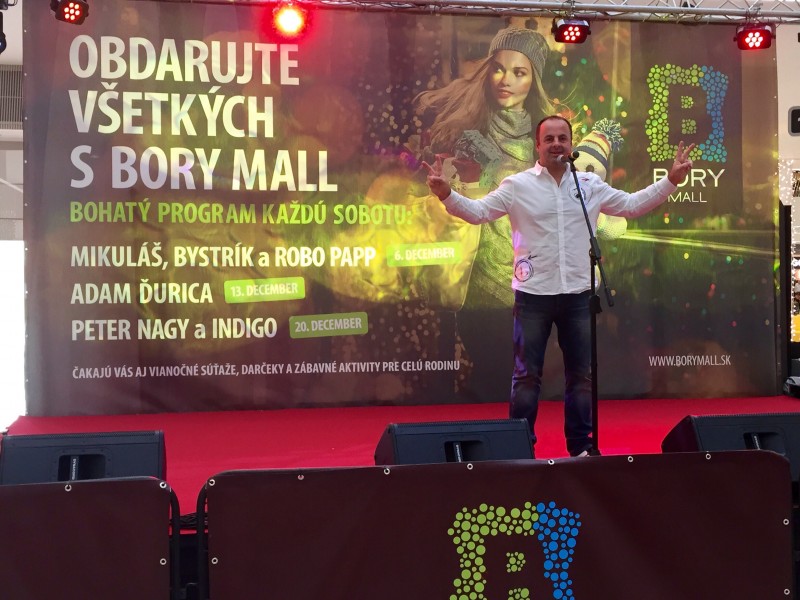 Mikulaš v novootvorenom nakupnom centre Bory mall. 6.december.2014.Bratislava.