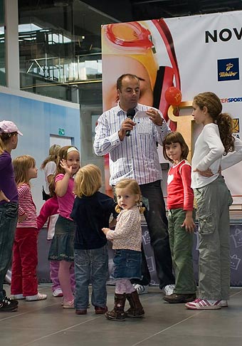 Slávnostné štvordňové otvorenie tretej časti Avion Shopping Park v Bratislave. 30.10. - 2.11.2008.