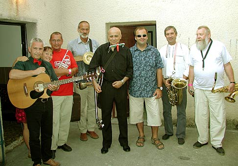 Červeník 2004 - tesne pred vystúpením. Ivan Mládek a Banjo Band.