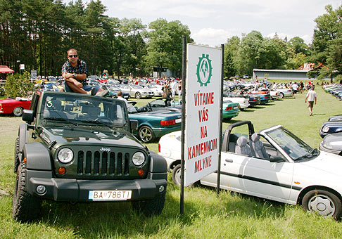 Zraz kabrioletov na Kamennom mlyne. 12.7.2008. Spanilej jazdy sa zúčastnilo 165 kabrioletov a na zraz prišlo o 18 áut viac, 183.