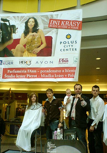 Dni krásy v Poluse. Na fotografii s vlasovými designermi Štúdia krásy Pierot, su to majstri svojho remesla. 9.2.2007