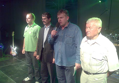 Otvorenie 5. Ročníka Národného pivného festivalu Junifest 2008. Jozef Nemec, Kamil Križan, starosta mestskej časti BA Petržalka Milan Ftáčnik. 13.6.2008.