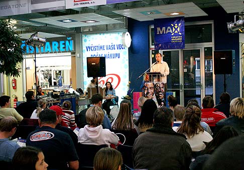 Live Aukcie v nákupno zábavnom centre MAX v spolupráci s OneTwoSold. 12.11.2005.