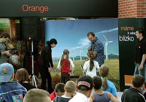 Otváranie nových značkových predajní Orange, po celom Slovensku. Trebišov 14.7.2004