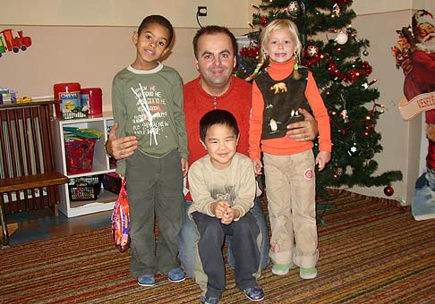 Na návšteve s Mikulášom v škôlkach v Šali som objavil deti ako z reklamy... 6.12.2005