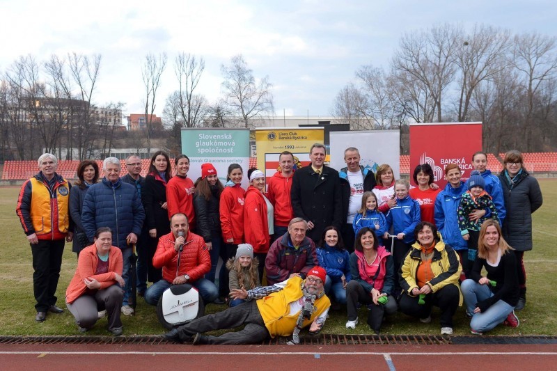 Sverovy tyzden Glaukomu, poskodenia zrakoveho nervu. Atleticky stadion Dukla BB Stiavnicky. 15.marec 2017 Banska Bystrica.